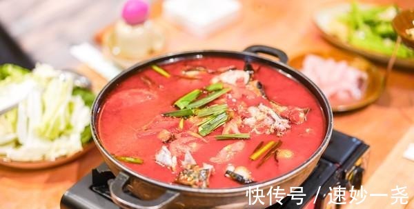 腊肉|贵州最美苗寨，夜景阑珊如童话，游客来了就不想走