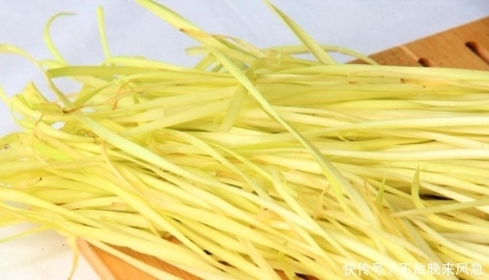 美誉|韭黄有着“洗肠草”的美誉,韭黄属不属于发物呢?