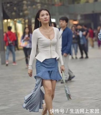 高跟鞋 针织上衣搭配牛仔鱼尾裙,款式新颖,时尚个性!
