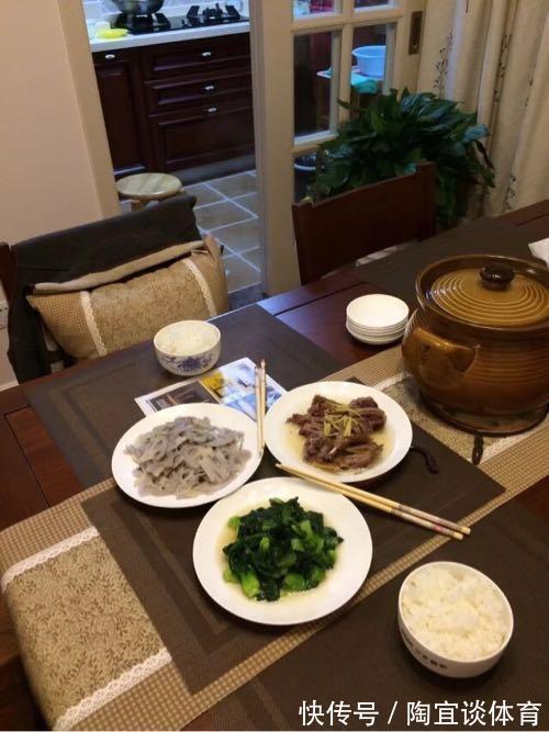 墙壁式|媳妇装新房,卫生间砌“半墙”,阳台成“绿森林”,被邻居赞爆了