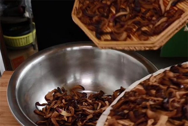 教你在家腌茄子，1次买10斤老茄子腌制起来，做法超简单