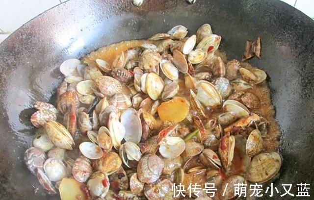 清洗花甲,有人滴油,有人加醋,大厨:都不对,这样做花甲狂吐沙