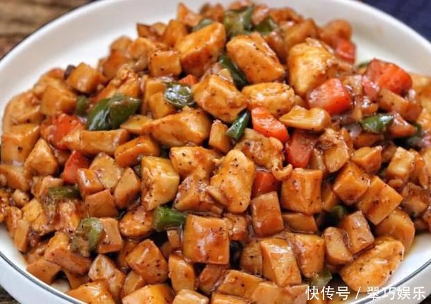 杏鲍菇炒鸡丁，爽口弹牙，营养美味，制作简单家常，味道一级棒