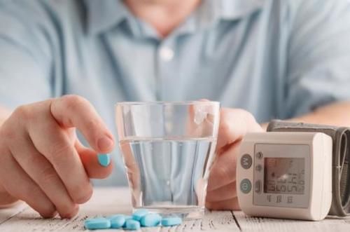 服用降压药|血压150/100，要吃降压药吗？医生：45至59岁的人不妨了解一下