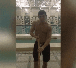 |搞笑GIF趣图:面壁思过唱世上只有爸爸好反省一下