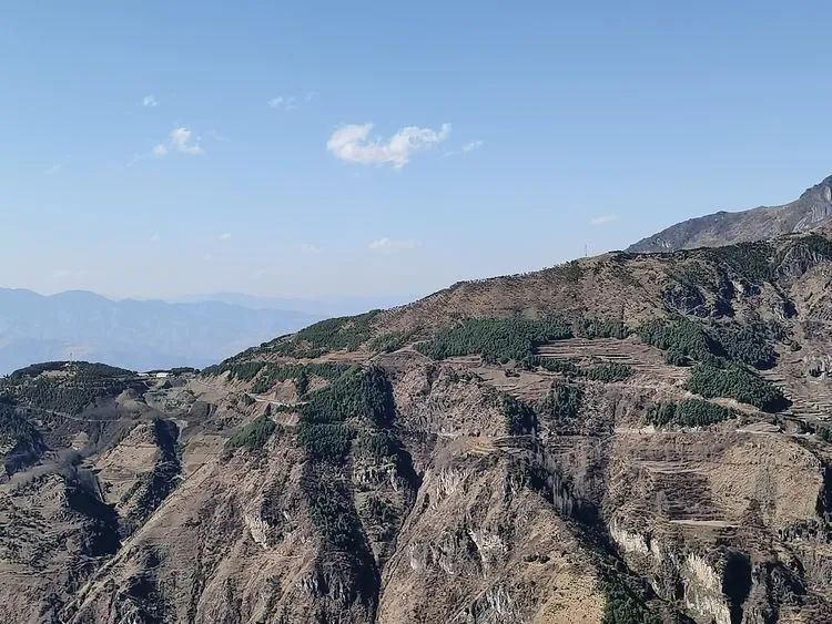 指南村|登顶东川小牯牛山——慈悲殿