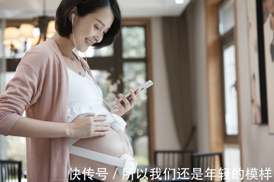 胎儿|子宫里黑漆漆,胎儿在干嘛宝宝视角“妈妈,我忙着呢”