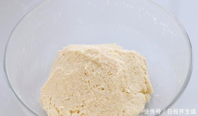 椰蓉球|做这小甜点无需基础,金黄诱人、椰香十足,一口一口根本停不下来