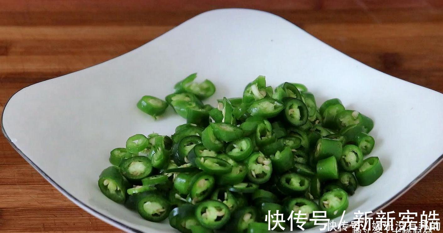 小丁|鸡胸肉最好吃的做法,一次一大盘不够吃,香辣过瘾,好吃不怕胖