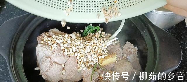 市场遇见这菜别手软,趁猪肉便宜,多炖给家人吃,暖暖和和过冷天!