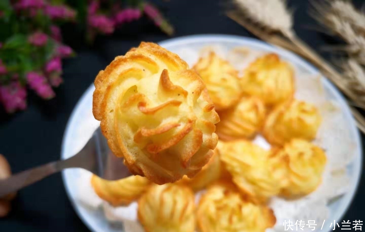 一个土豆,一个鸡蛋,做出的小吃,不油炸,外酥里嫩,孩子最爱!