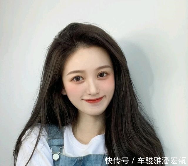 发型|整体看起来很洋气的女人,选发型都会注意这3点,一下年轻好几岁