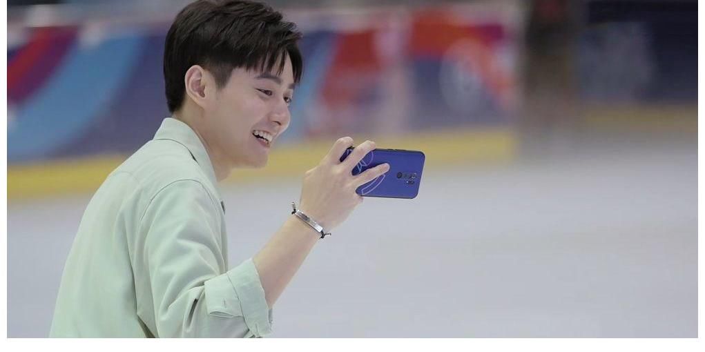 汉服|心动4:马子佳对洪成成表明心意 面对小孔时却是敷衍与躲避