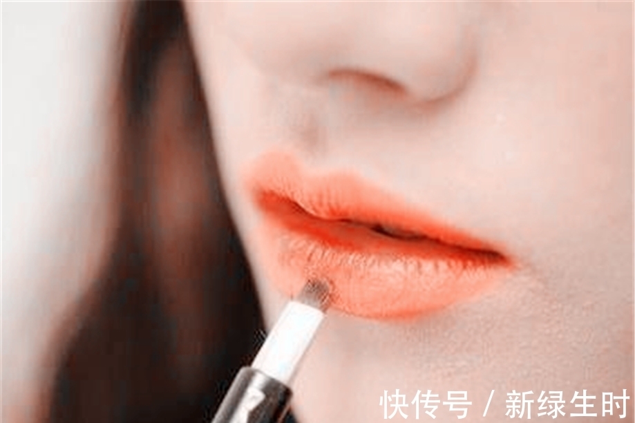 涂抹|你真的会涂口红吗?资深化妆师:学会这3个小技巧,你会更美