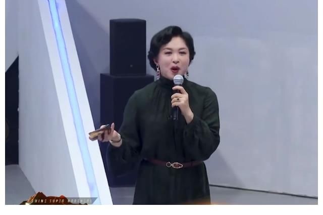 《追光吧》开播槽点多,推迟上线恐与金星有关,姜潮疑似谎报年纪