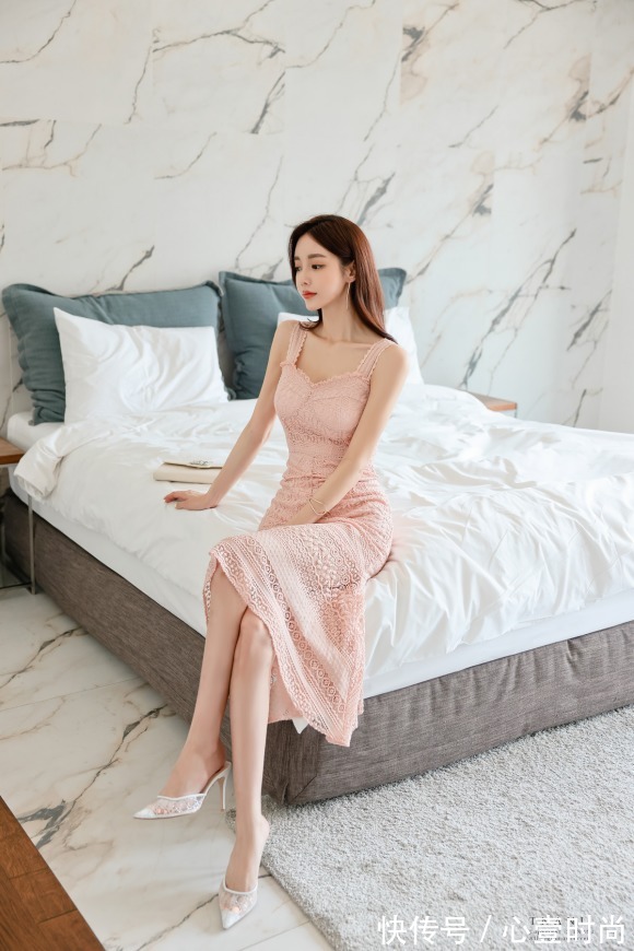 孙允珠|女神孙允珠高清时尚搭配：娇杏甜酒层叠网纱盛夏鱼尾裙