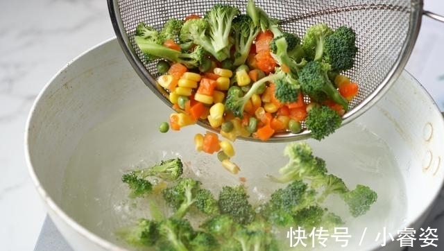 鲜虾|剩米饭别浪费，加些料烤一烤，色彩缤纷，奶香浓郁，孩子们抢着吃