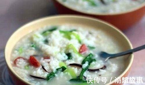 菜汤|儿科医生:这种常见辅食,看似喂饱孩子其实没营养,还会造成积食