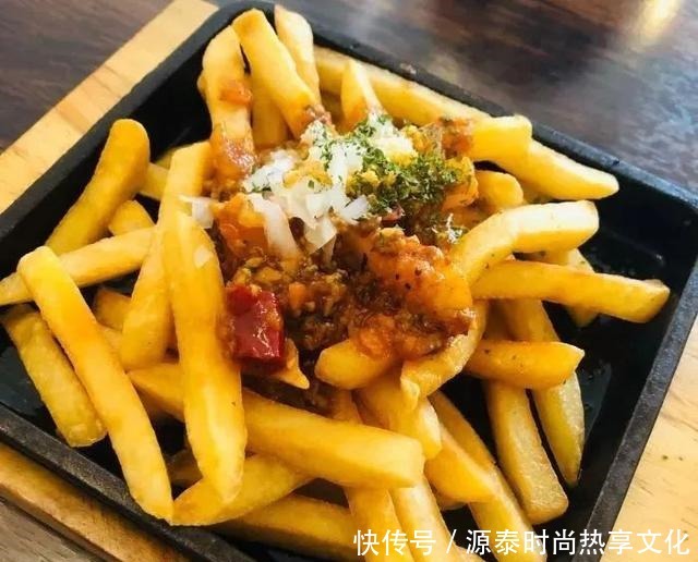 学府四道街的排队意面店！薄饼披萨！你吃过吗快来吃！吃！吃！