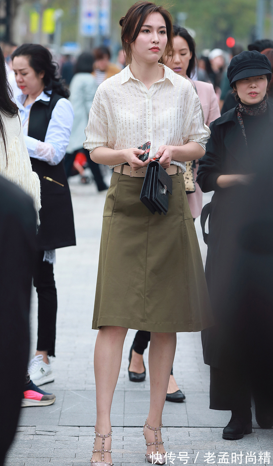 衬衫|初秋衬衫配半身裙,穿出了温婉大气,美的优雅时尚又显干练