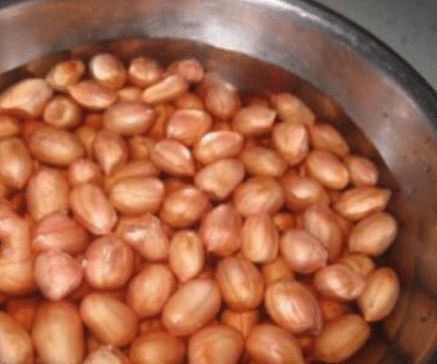 炸花生米别直接下油锅,多加这1步,粒粒嘎嘣脆,1星期不返潮