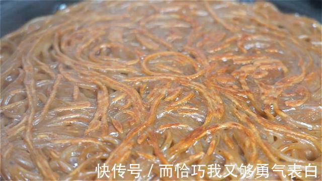 红薯|粉条不要炖白菜了,教你新做法,一次做一盆,给肉都不换,真解馋