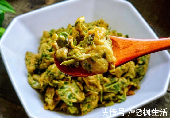 美食推荐鱼饼炒青菜、葱油鸡腿、酸辣开胃汤、香椿炒鸡蛋的做法