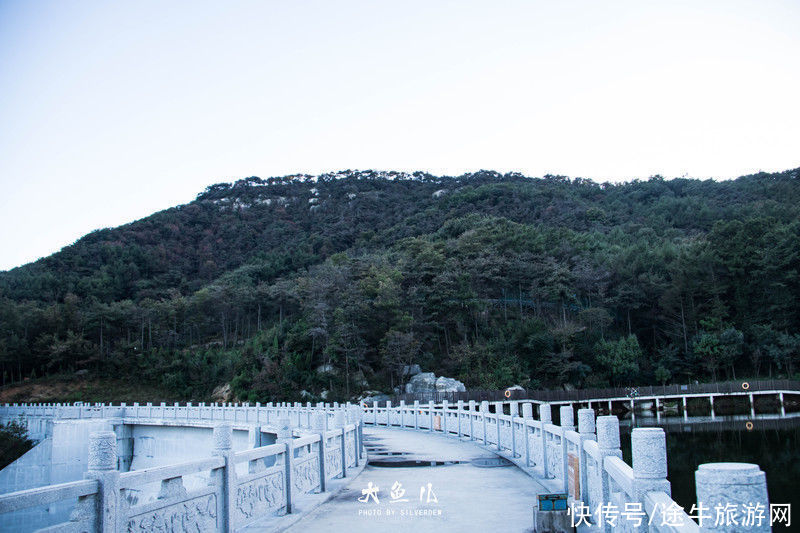 玻璃桥|落日余晖，一颦一笑染尽迷人秋色，遇见古老神秘之国—沂蒙山