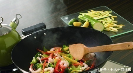 坏习惯|炒菜时这些坏习惯,在悄悄地危害着一个家庭健康,请立即说“NO”