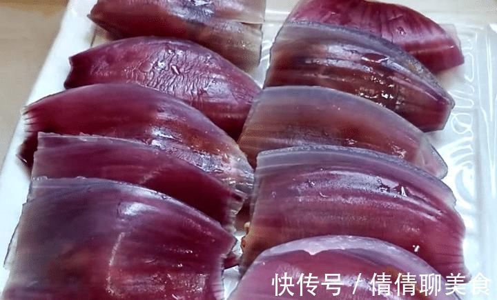 冬天洋葱别再炒着吃了,教你新做法,外酥里鲜,待客超有面子