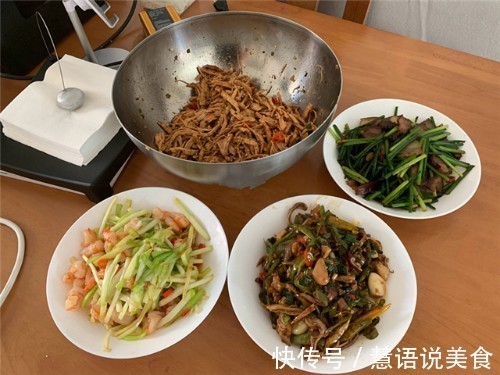 我怀孕农村婆婆来探望，我特意下厨招待，她尝过一口后决定不走了