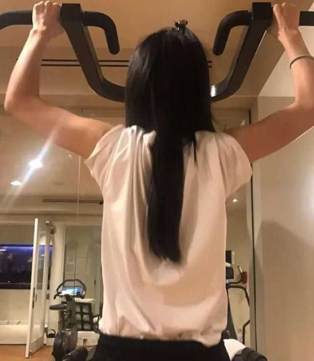 杨颖跑男生图曝光,腰围差距肉眼可见,网友到底是当了妈