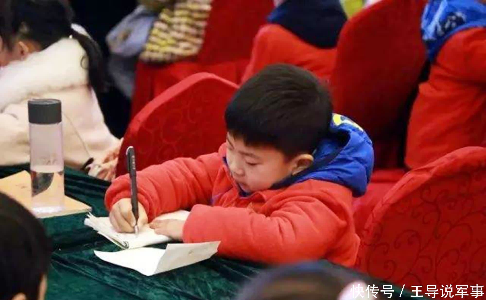 大千世界|为啥不建议你翻孩子书包?包里的“大千世界”精彩无比,忍住别笑