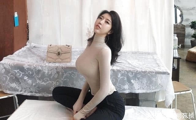 时尚|秀气迷人的紧身打底裤美女,穿出女性性感姿态,优雅迷人