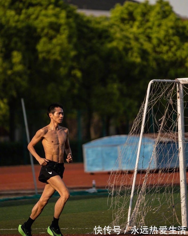 ori|除了小10万的AJ1,近期17位明星上脚别漏看!