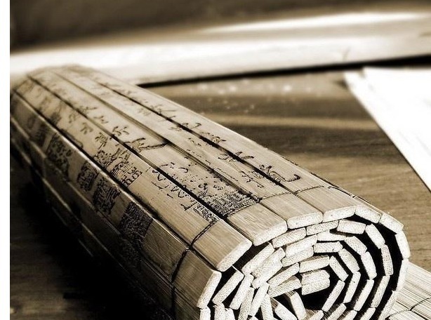 秦始皇陵墓中藏有大量珍宝,其中有一把神兵,不知什么时后出现!