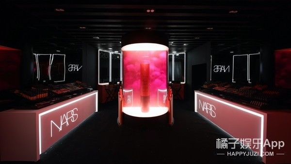 探秘云端 以吻示爱 NARS首个「飞吻空间站」登陆