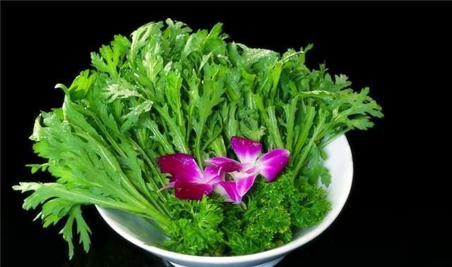 茼蒿|茼蒿的营养价值高,哪几类人不能吃?专家提醒:这几类人需要注意