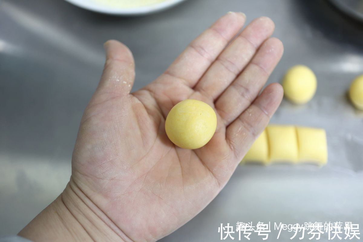 面团|用南瓜糯米做的3款小吃,还没出锅就流口水了,连老妈都没忍住
