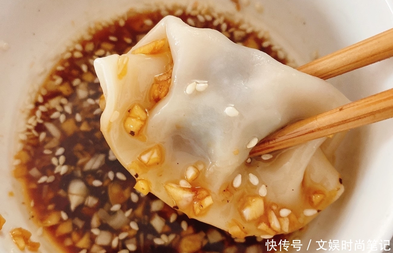 饺子醋汁怎么调才好吃?教你5款秘制调法,鲜香美味,越吃越过瘾