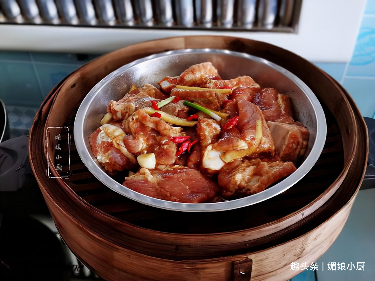秋天多吃蒸菜不上火,排骨先腌再蒸软烂入味,低脂饮食清香滋润!