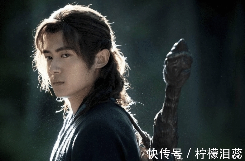 剑谱!杨过没学过独孤九剑,风清扬从何得来的剑谱?你看剑谱被谁拿走了