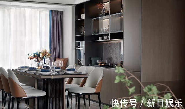 起居室|140平容纳生活百状,既有人间烟火,也要点燃感官的艺术氛围