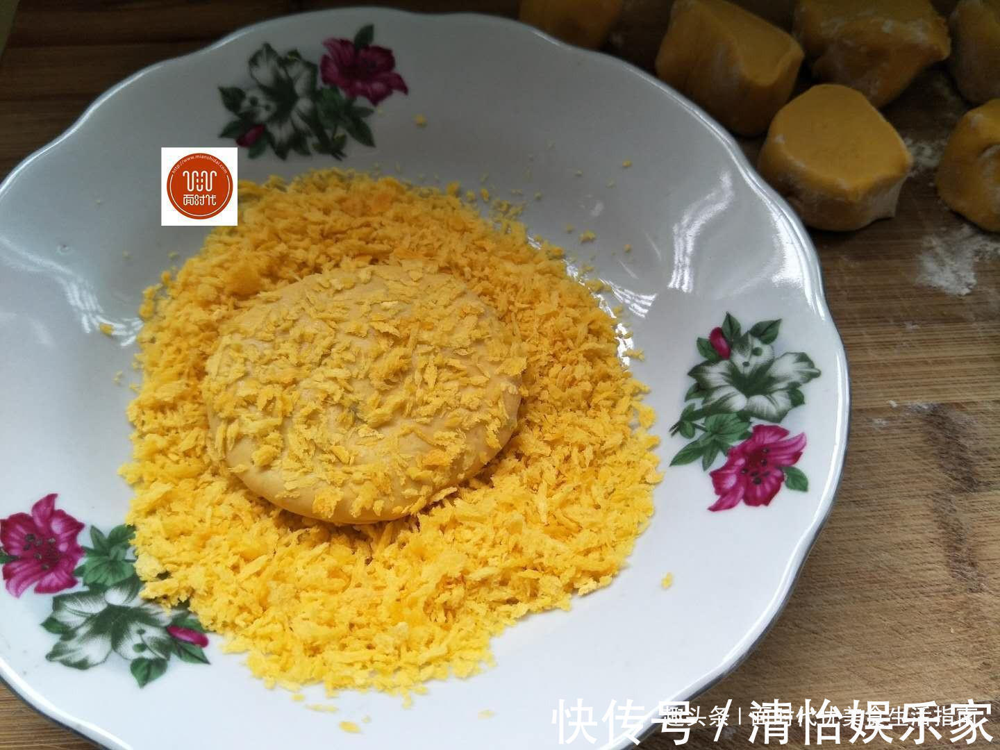 手把手教你做出清香酥脆的南瓜饼，你值得去做一份尝尝！