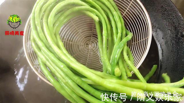 鸡蛋|豆角最好吃做法，不用炒不油炸，加2个鸡蛋，出锅比红烧肉还好吃