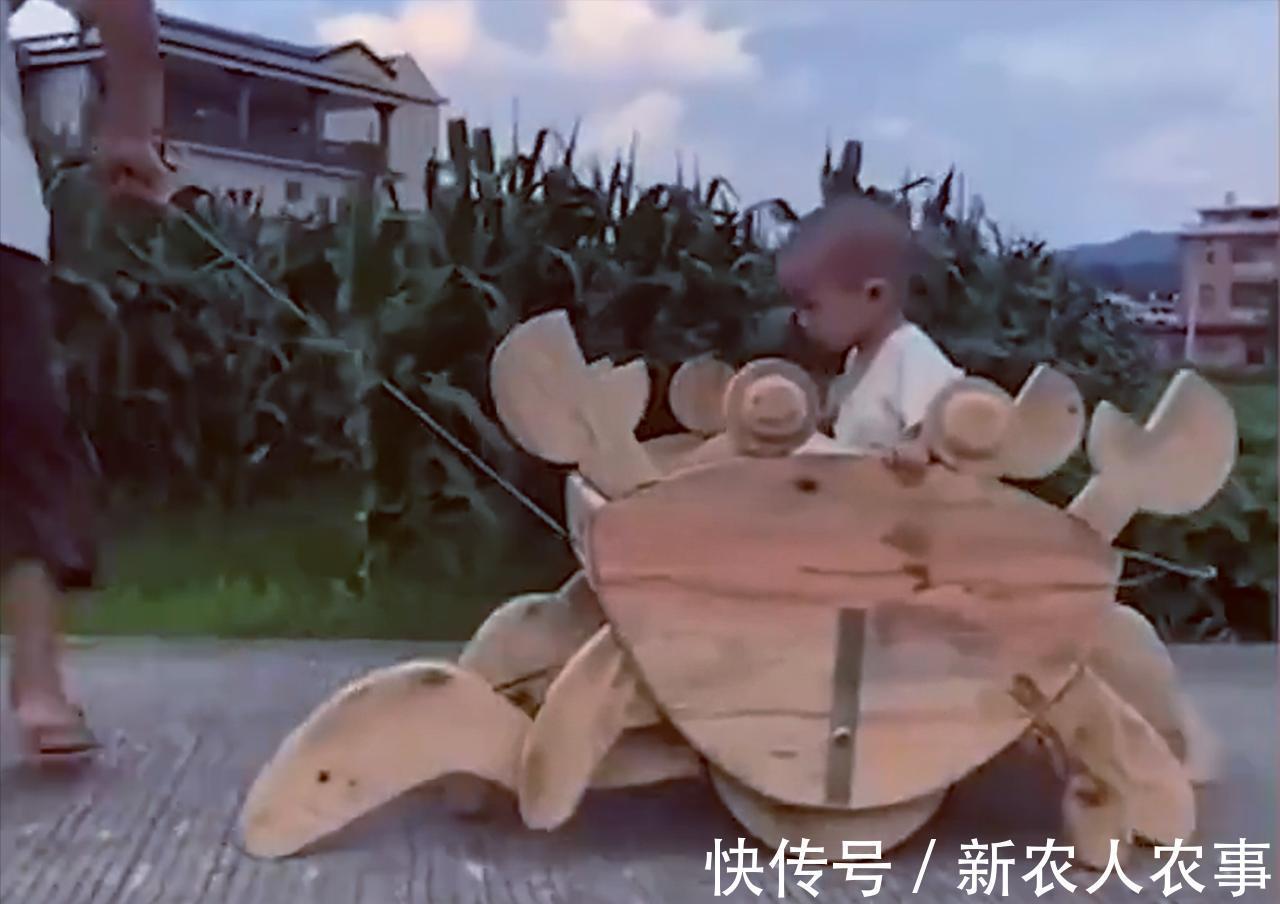 爷爷|现代版鲁班?爷爷为孙子纯手工打造螃蟹车,网友:又是别人家的