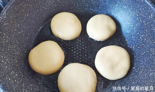 他很软香甜但不油腻,他富含鸡蛋的味道,几天内不会很难