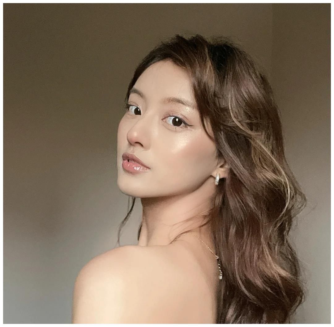 判断美女的标准从来不是肤色，而是这些方面，第二个很少有人知道