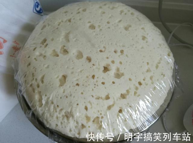 酵母|发面时,别只加酵母跟白糖!再加这一样,8分钟发满盆,香软蓬松