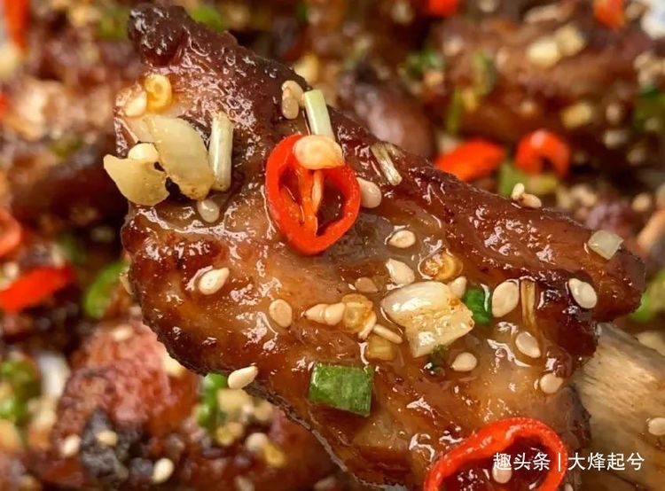 饭店的干锅排骨为啥那么好吃，大厨教你技巧，简单又实用